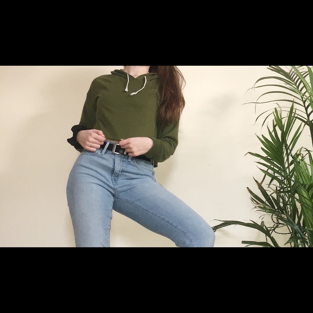 Cropped green hoodie